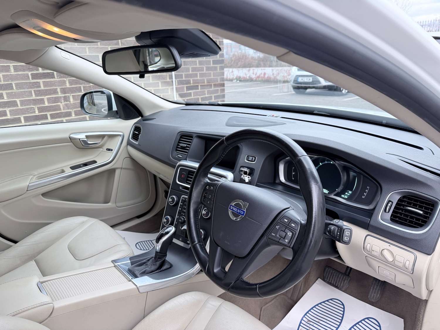 Used Volvo V60 2014 for sale - 77822635: Photo 14