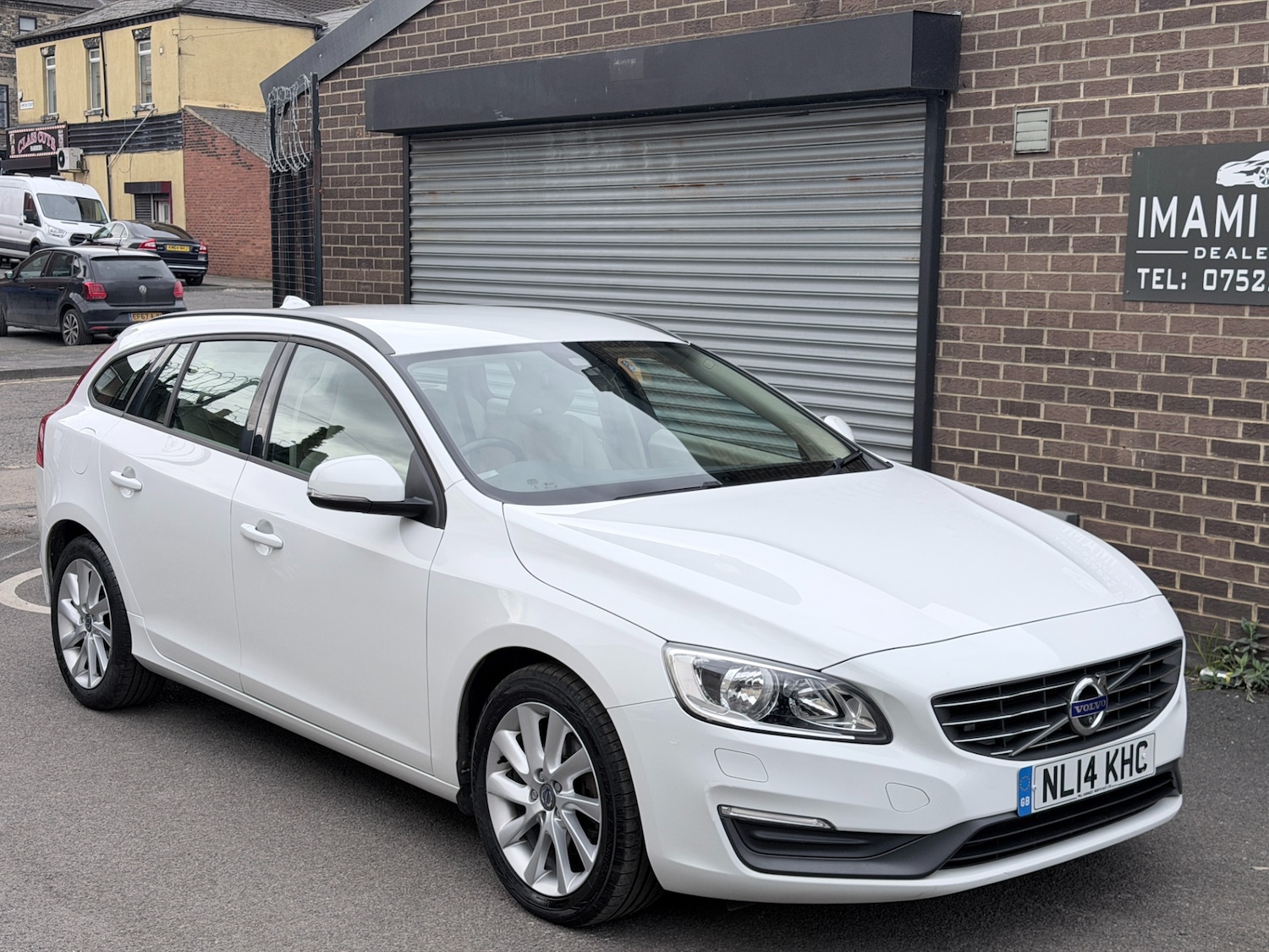 Used Volvo V60 2014 for sale - 77822635: Photo 2
