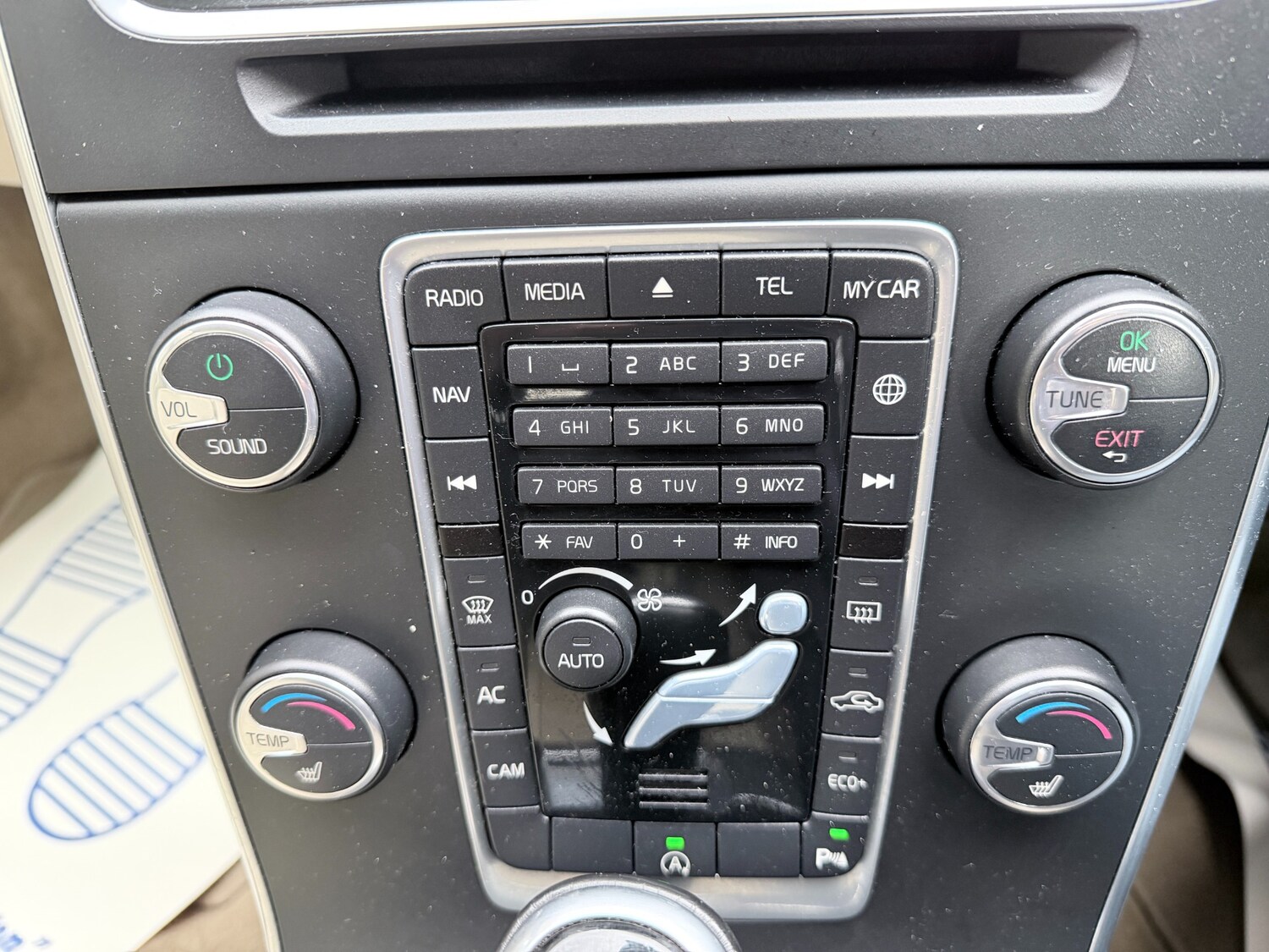 Used Volvo V60 2014 for sale - 77822635: Photo 21