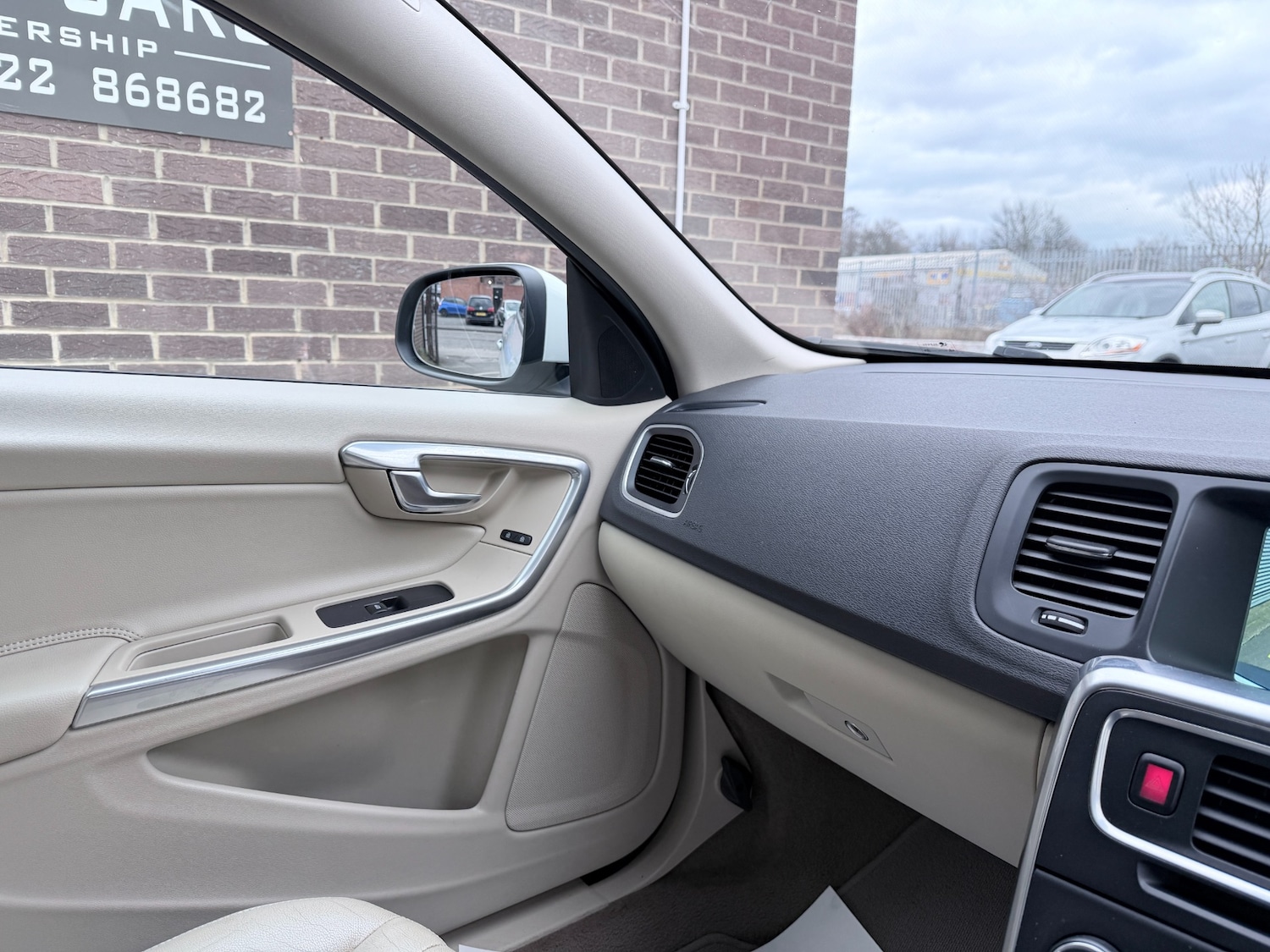 Used Volvo V60 2014 for sale - 77822635: Photo 23