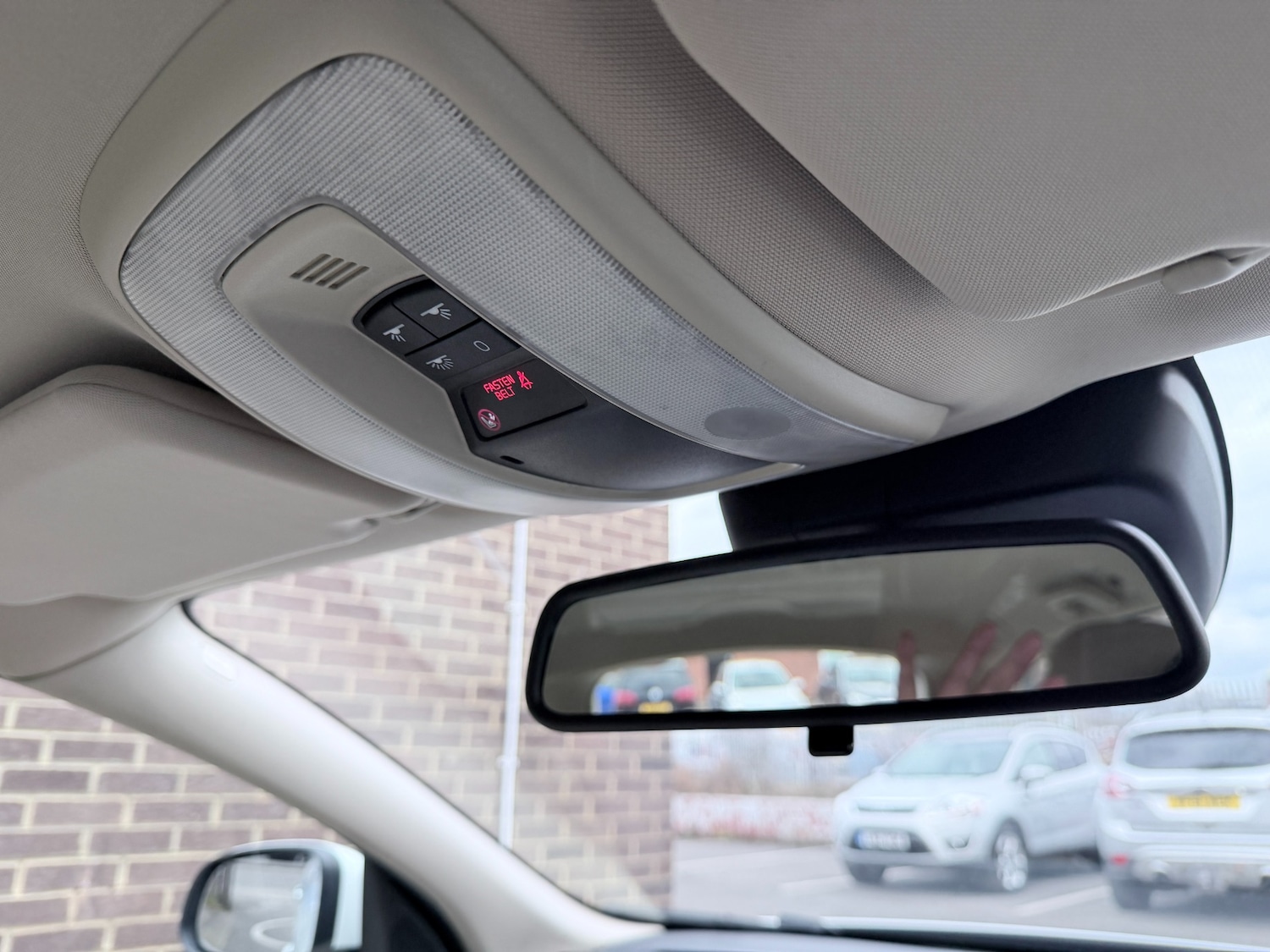 Used Volvo V60 2014 for sale - 77822635: Photo 24