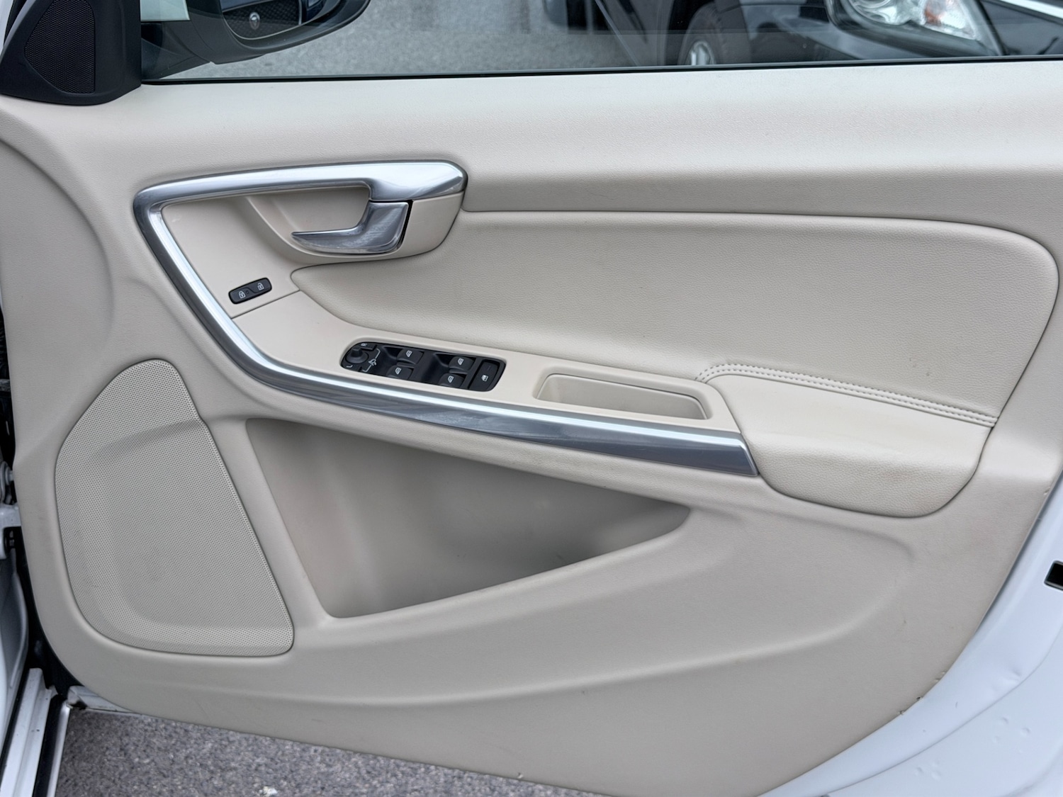 Used Volvo V60 2014 for sale - 77822635: Photo 25