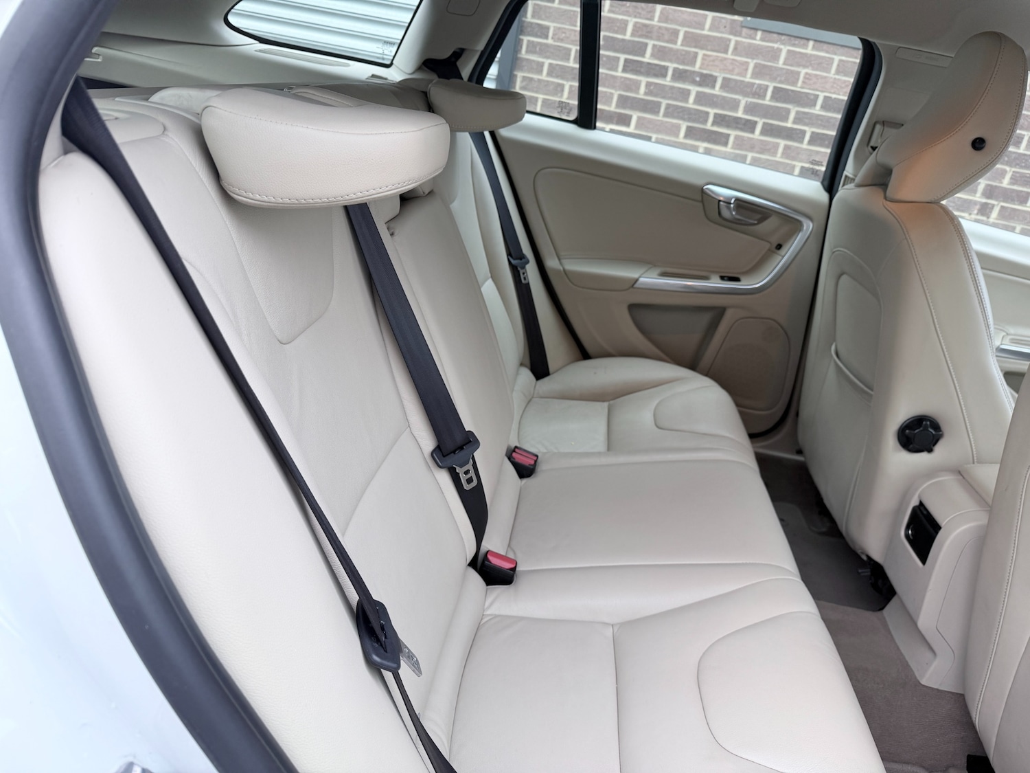 Used Volvo V60 2014 for sale - 77822635: Photo 27