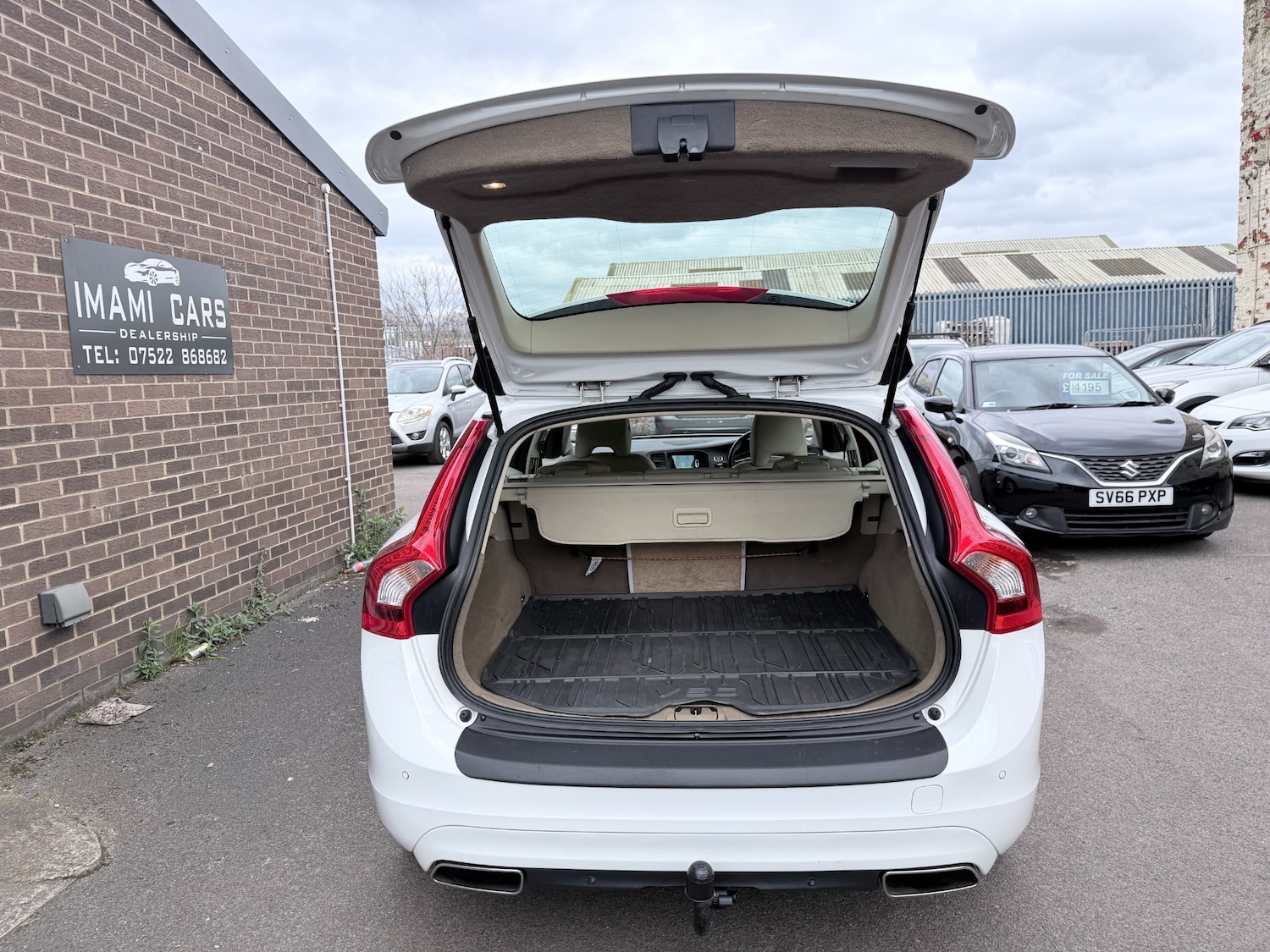 Used Volvo V60 2014 for sale - 77822635: Photo 29