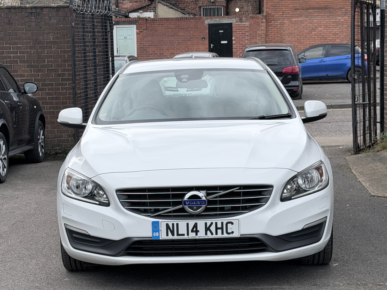 Used Volvo V60 2014 for sale - 77822635: Photo 3
