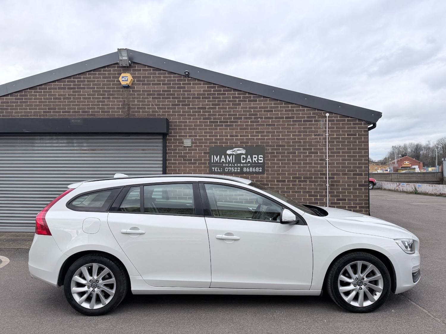 Used Volvo V60 2014 for sale - 77822635: Photo 6