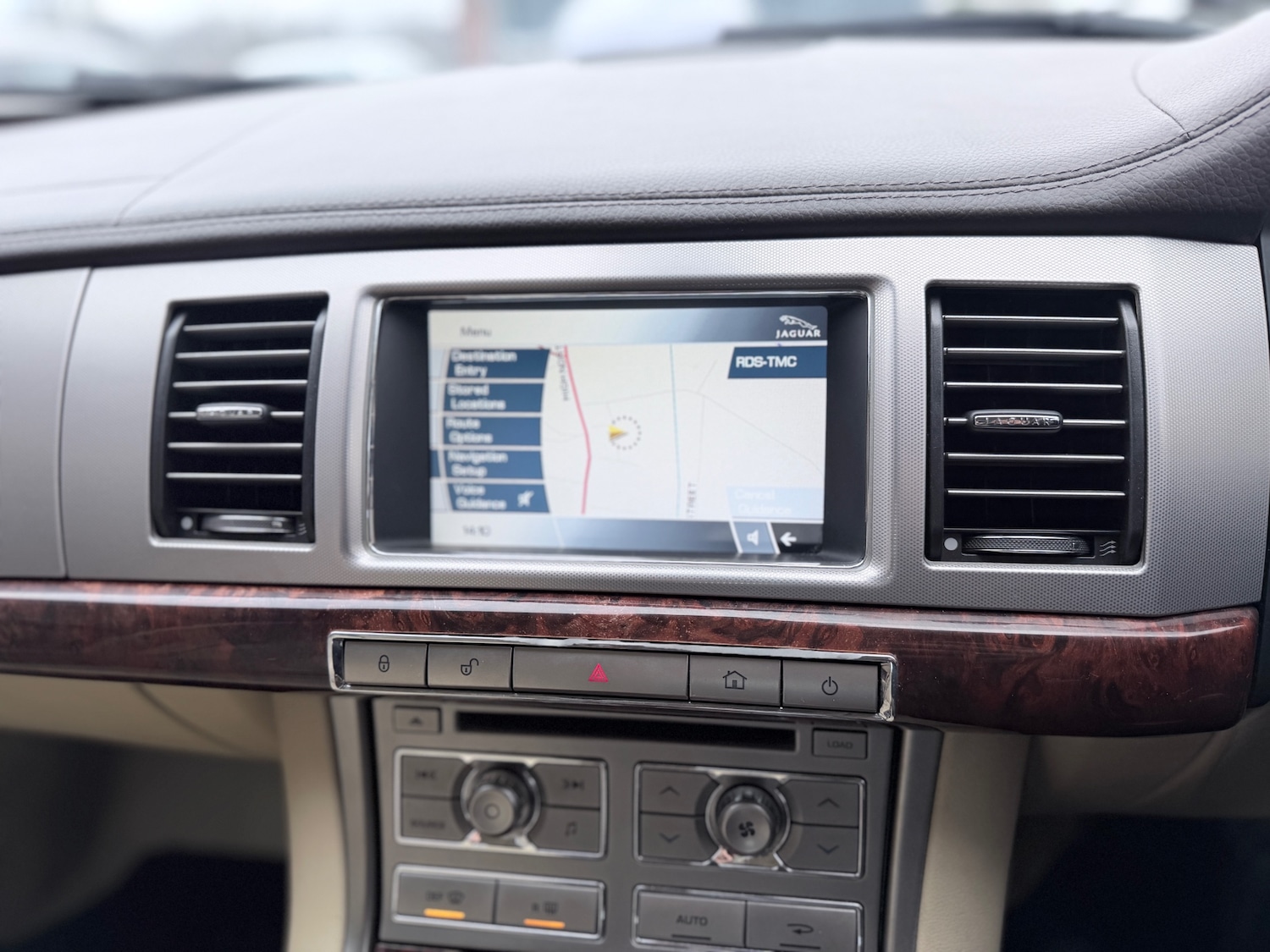 Used Jaguar XF 2010 for sale - 77365587: Photo 12