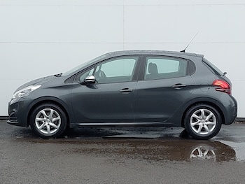 Used Peugeot 208 2017 for sale - 77503496: Photo