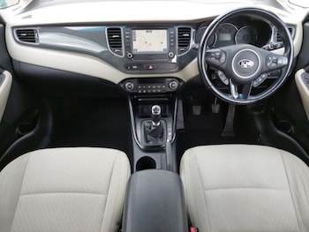 Used Kia Carens 2017 for sale - 75633646: Photo