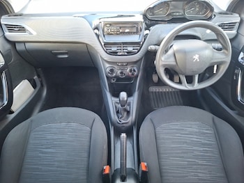 Used Peugeot 208 2015 for sale - 79207807: Photo