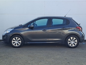 Used Peugeot 208 2015 for sale - 79207807: Photo