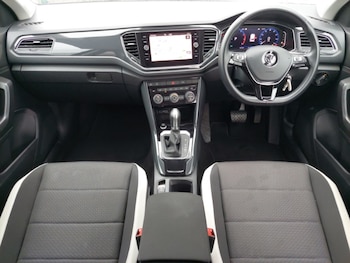 Used Volkswagen T-Roc 2019 for sale - 76160384: Photo 2