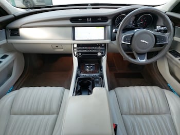 Used Jaguar XF 2019 for sale - 76208123: Photo 2