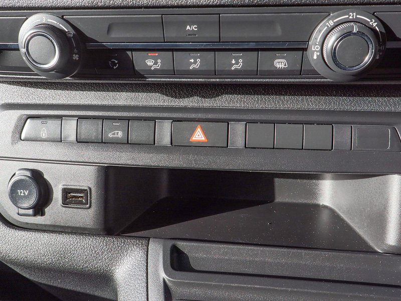 Used Peugeot e-Expert 2023 for sale - 76292132: Photo 18