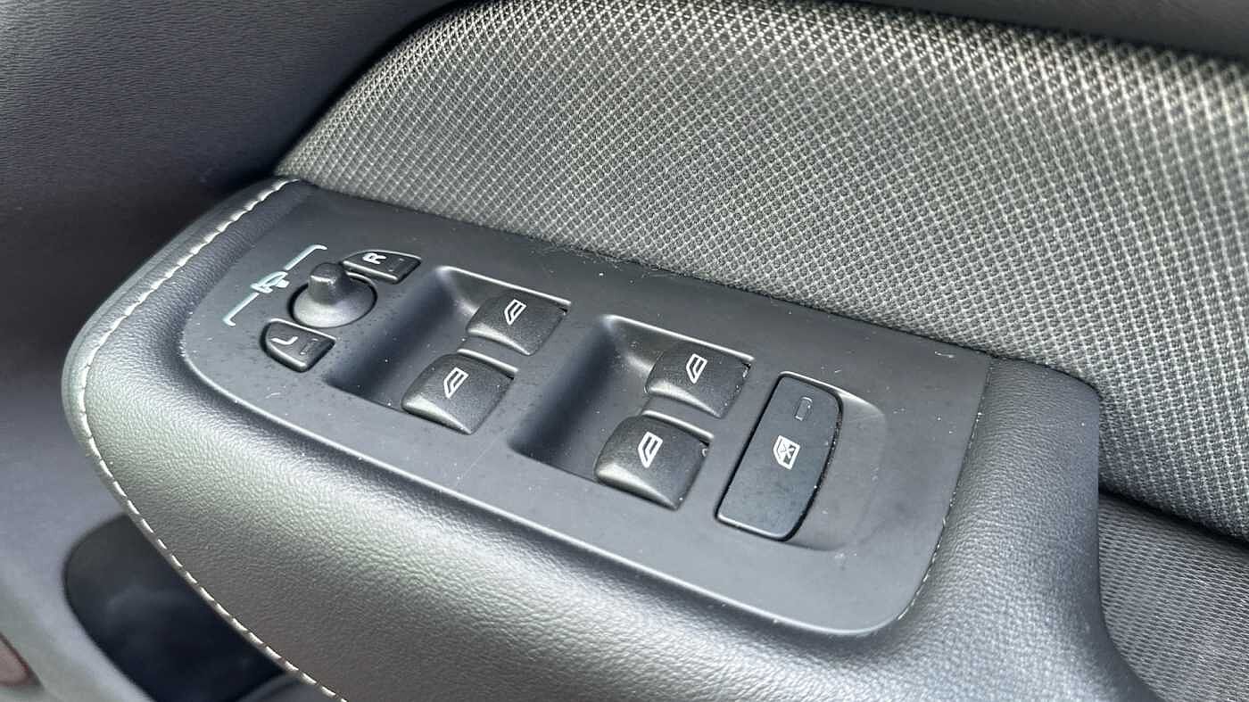 Used Volvo XC60 2021 for sale - 78035919: Photo 24