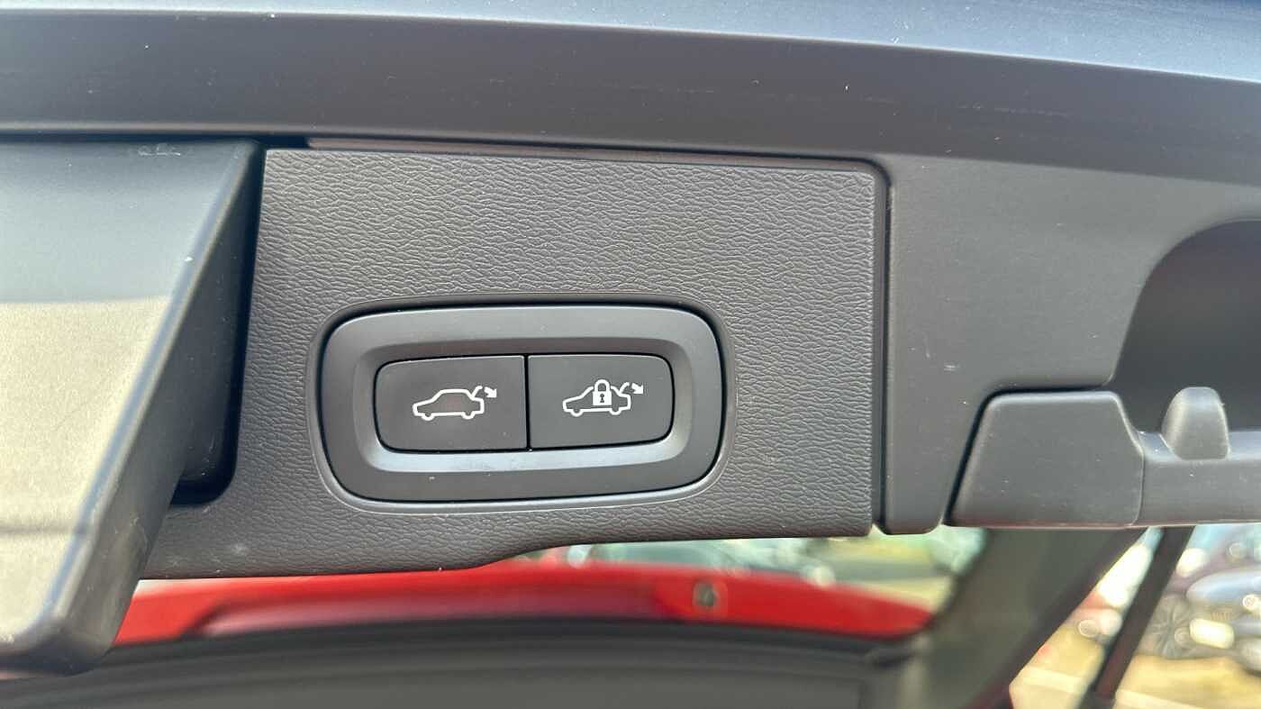 Used Volvo XC60 2021 for sale - 78035919: Photo 35