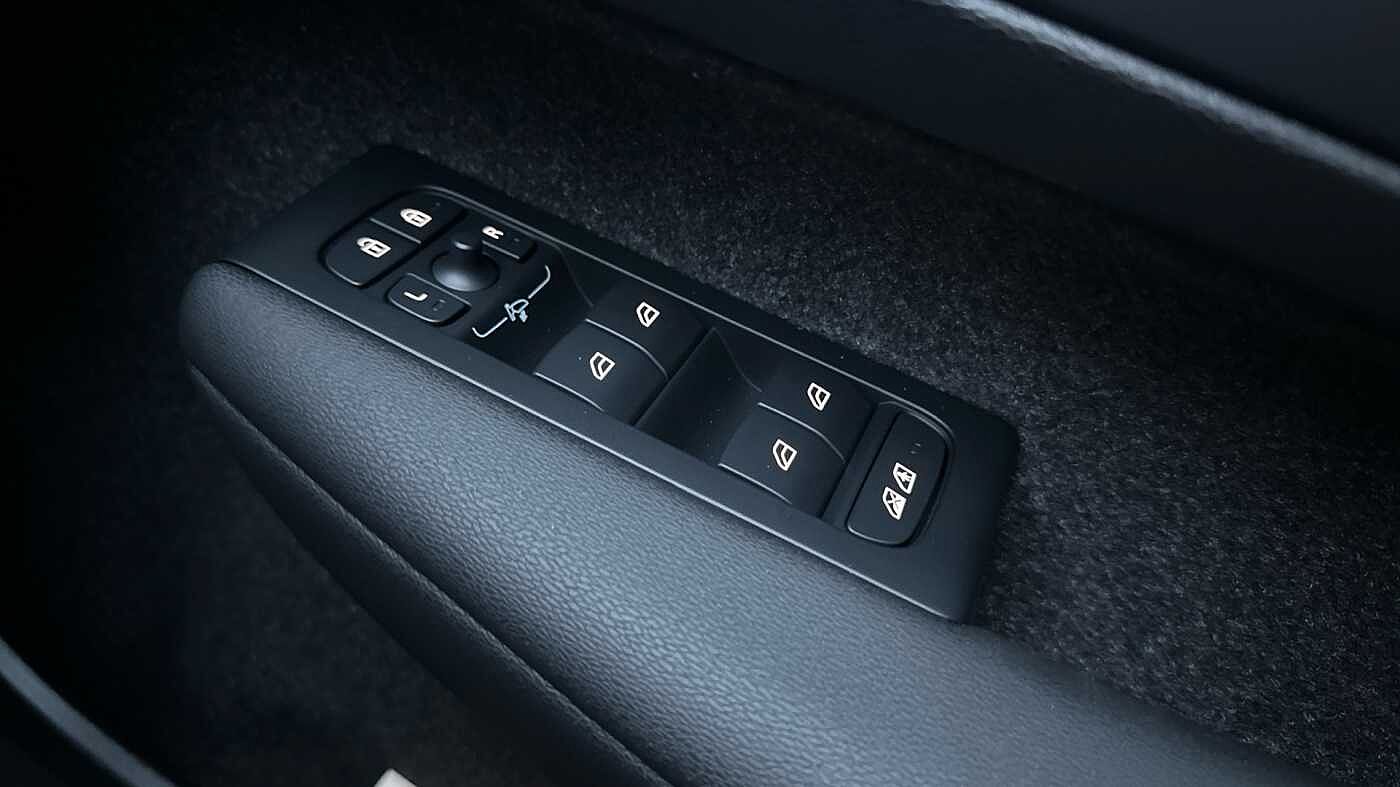 Used Volvo XC40 2025 for sale - 78035896: Photo 24