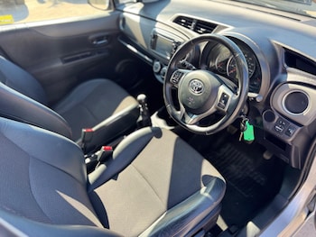 Used Toyota Yaris 2012 for sale - 78376009: Photo