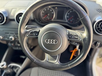 Used Audi A1 2011 for sale - 76512292: Photo