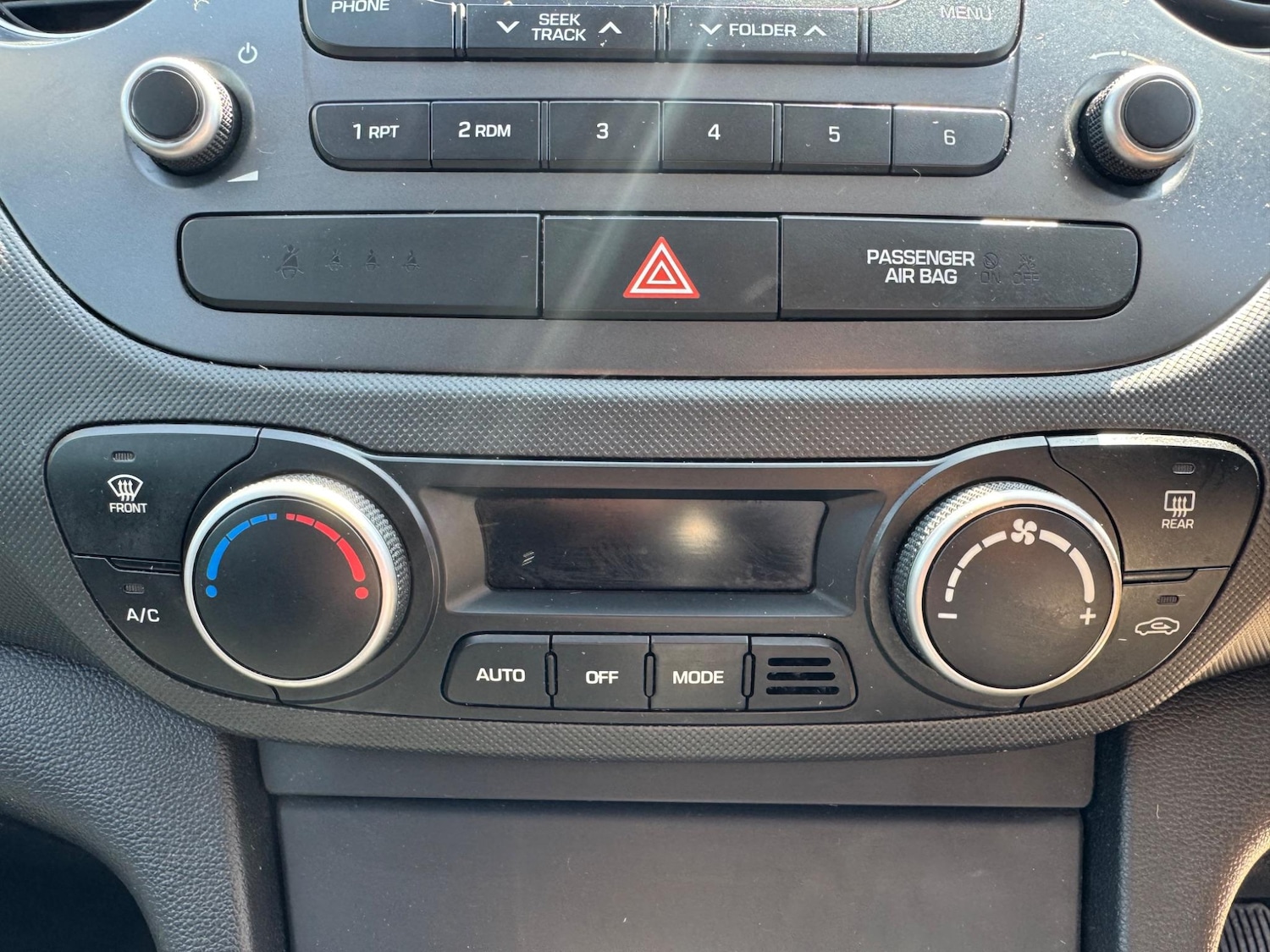 Used Hyundai i10 2017 for sale - 76987618: Photo 27