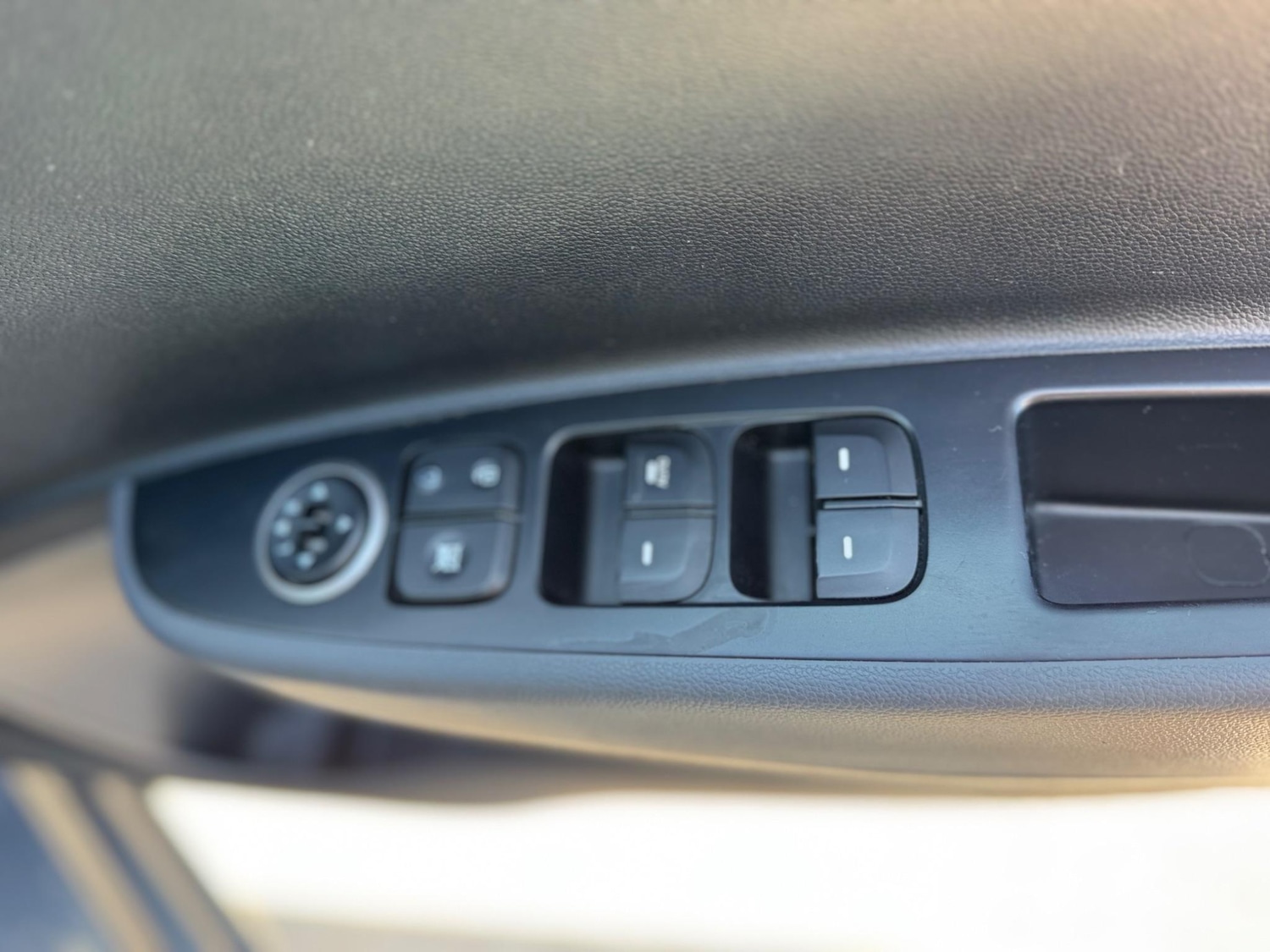 Used Hyundai i10 2017 for sale - 76987618: Photo 31