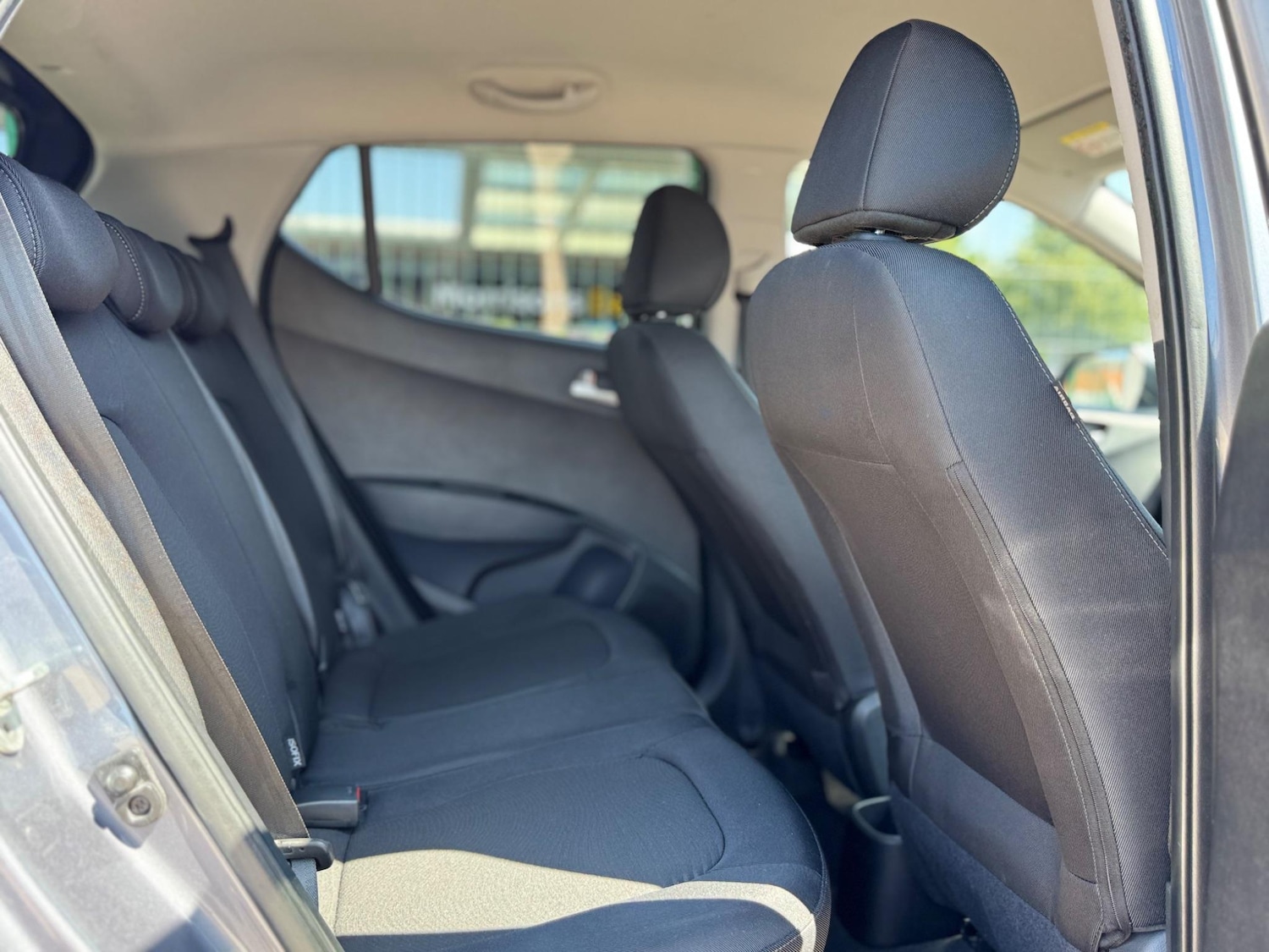 Used Hyundai i10 2017 for sale - 76987618: Photo 4