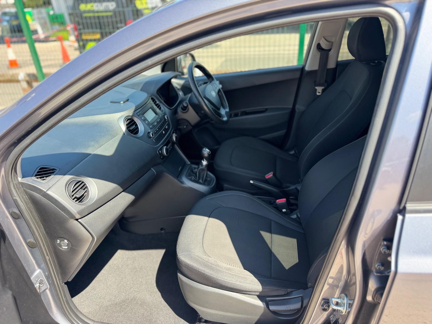 Used Hyundai i10 2017 for sale - 76987618: Photo 41