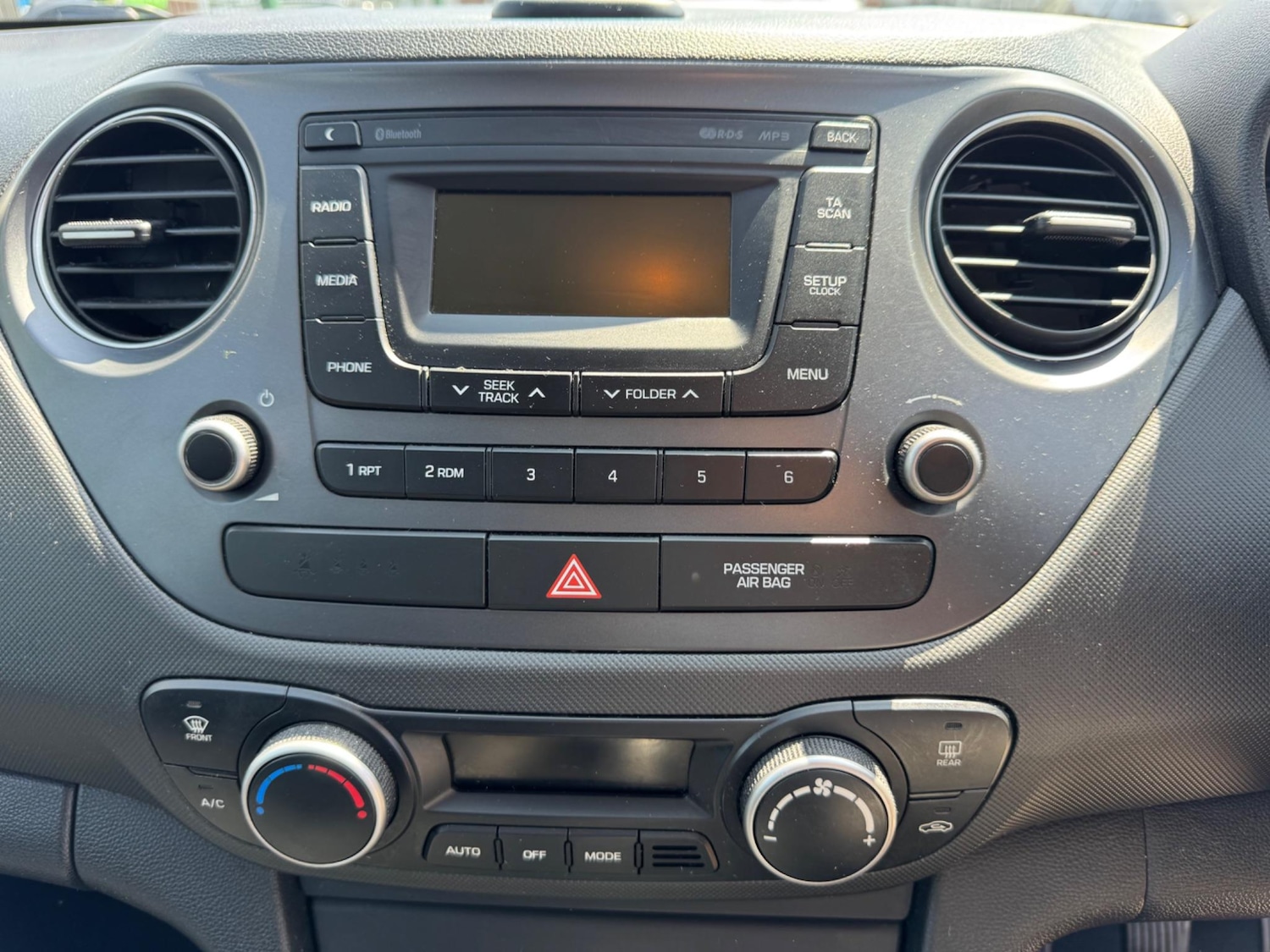 Used Hyundai i10 2017 for sale - 76987618: Photo 7