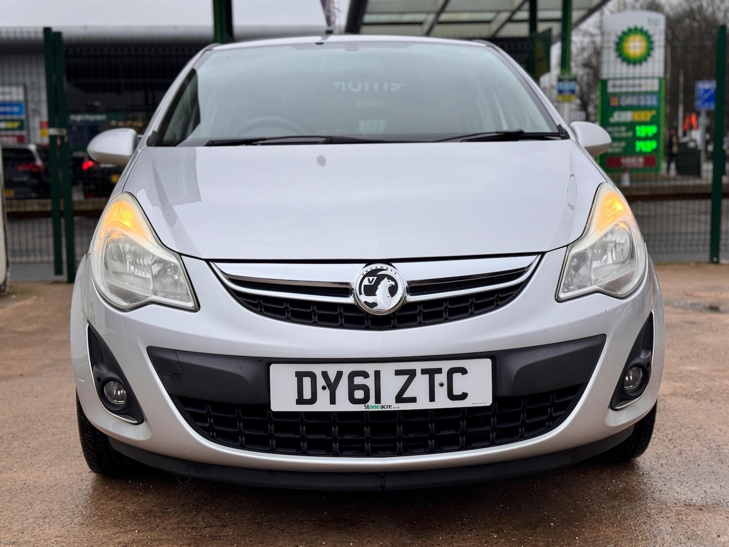 Used Vauxhall Corsa 2011 for sale - 77400852: Photo 2