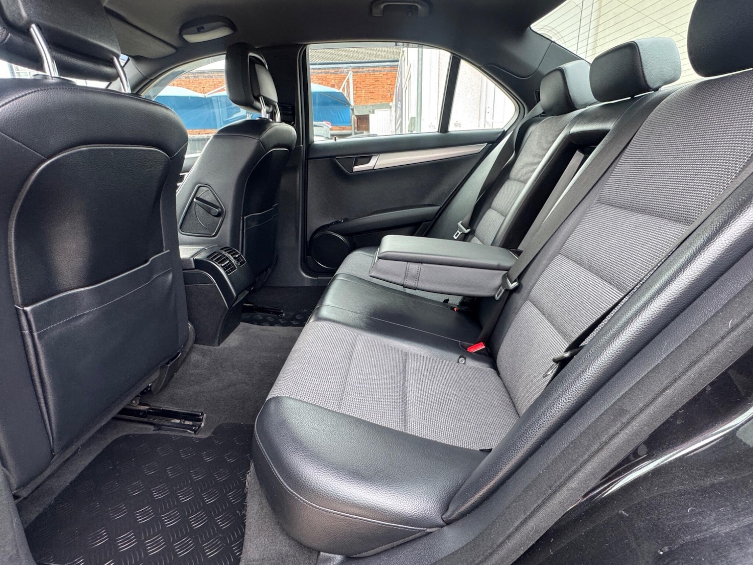 Used Mercedes-Benz C Class 2012 for sale - 77994143: Photo 31