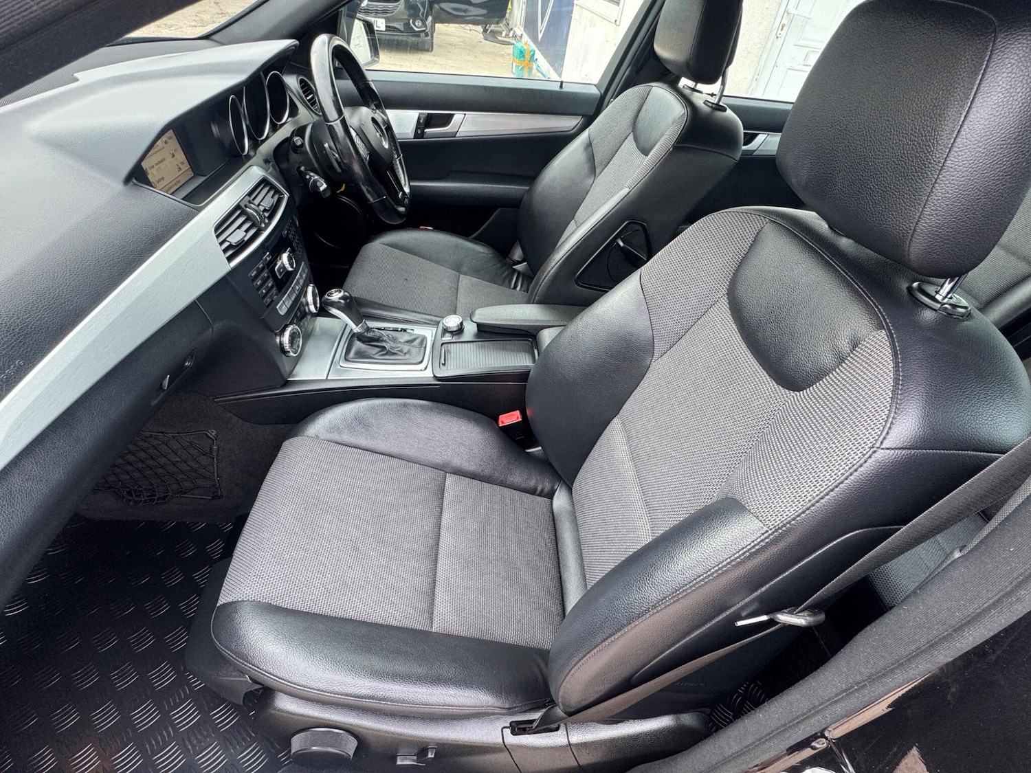 Used Mercedes-Benz C Class 2012 for sale - 77994143: Photo 32