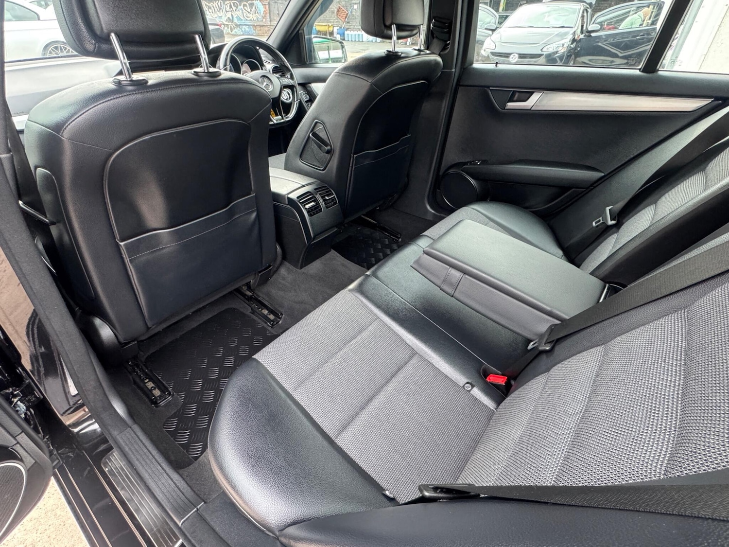 Used Mercedes-Benz C Class 2012 for sale - 77994143: Photo 35