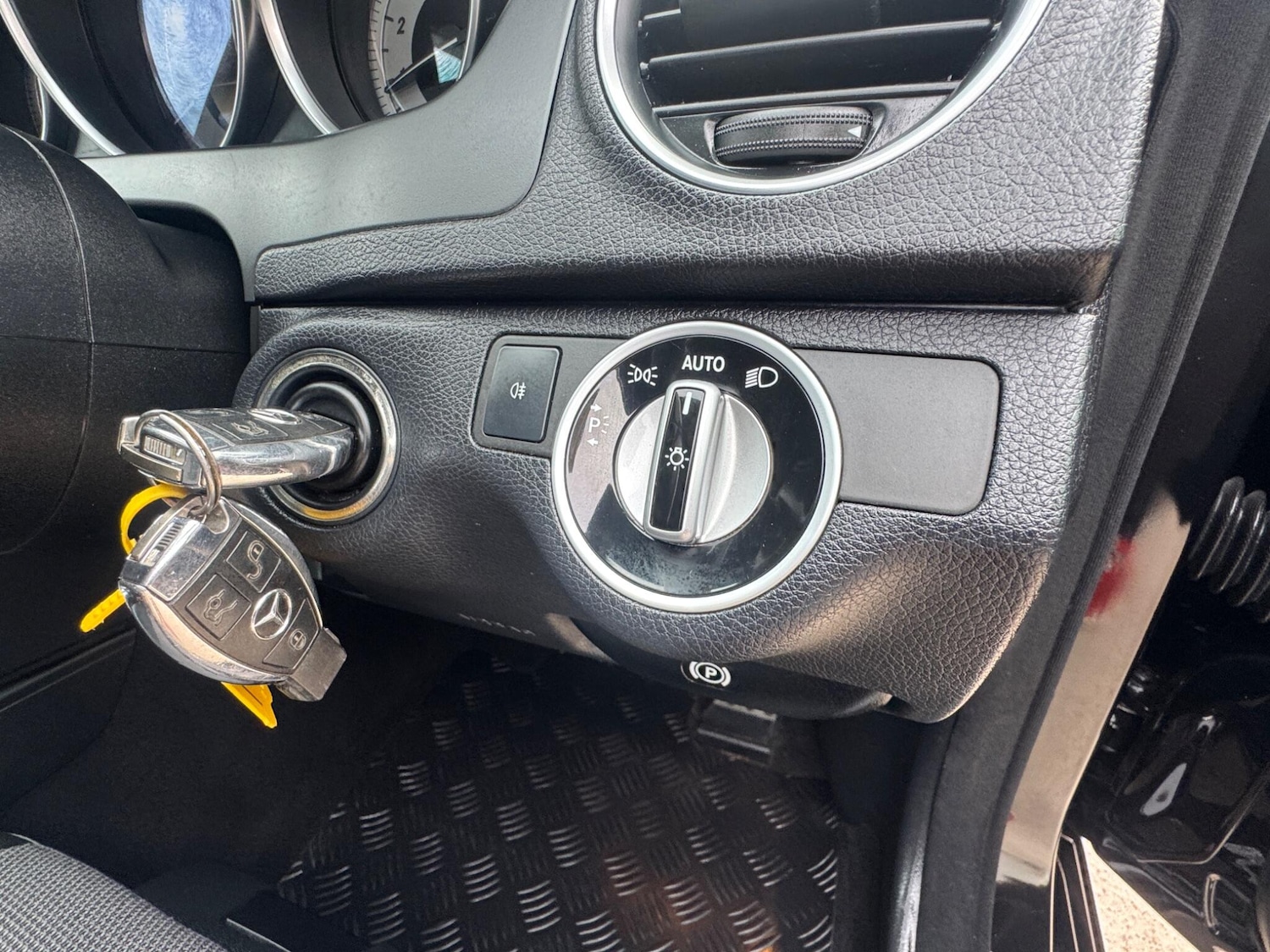 Used Mercedes-Benz C Class 2012 for sale - 77994143: Photo 37