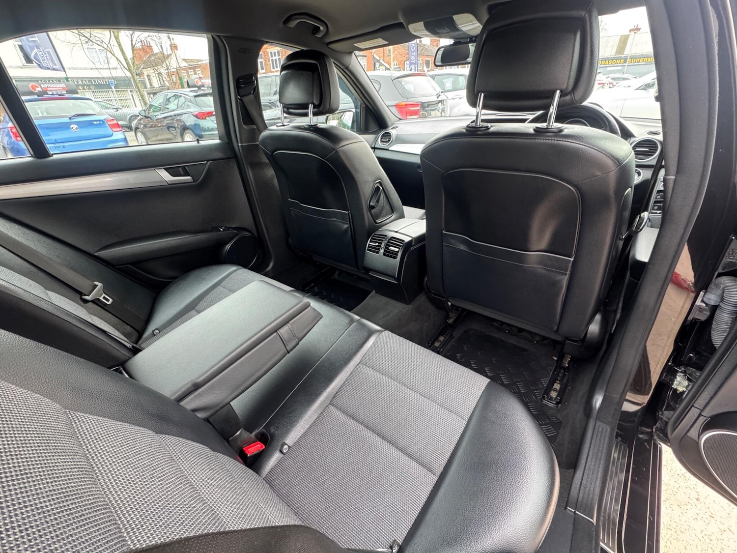 Used Mercedes-Benz C Class 2012 for sale - 77994143: Photo 6