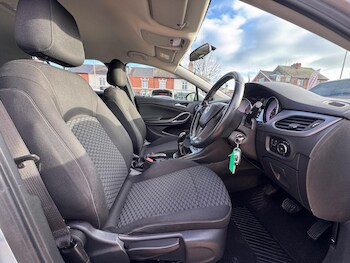 Used Vauxhall Astra 2017 for sale - 77359070: Photo