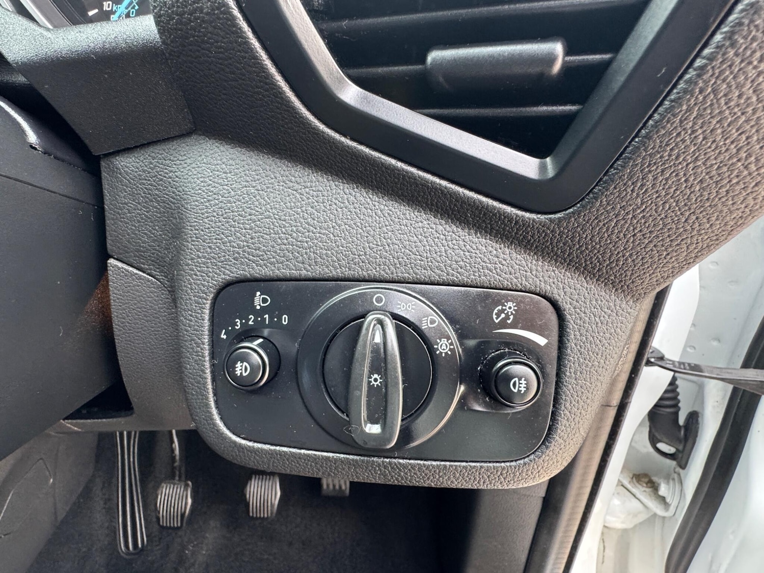 Used Ford Kuga 2016 for sale - 77993621: Photo 48