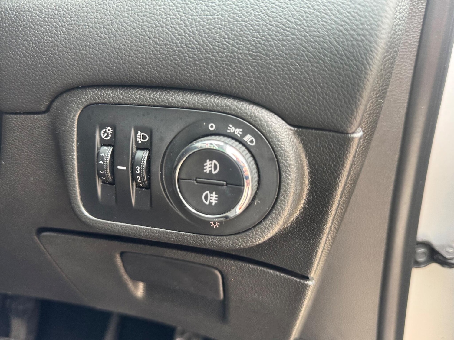 Used Vauxhall Zafira 2013 for sale - 76702414: Photo 31