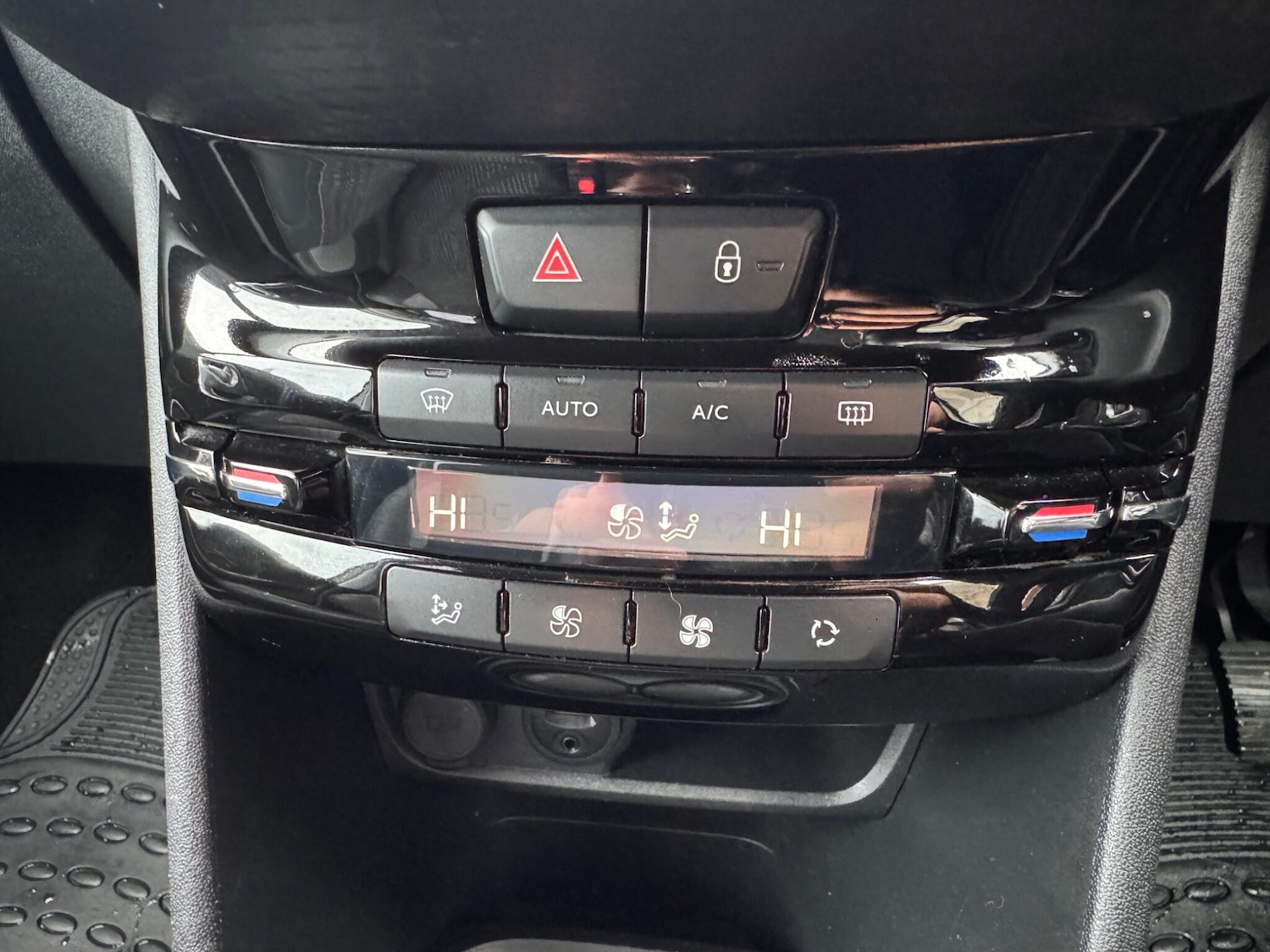 Used Peugeot 2008 2017 for sale - 77253604: Photo 37