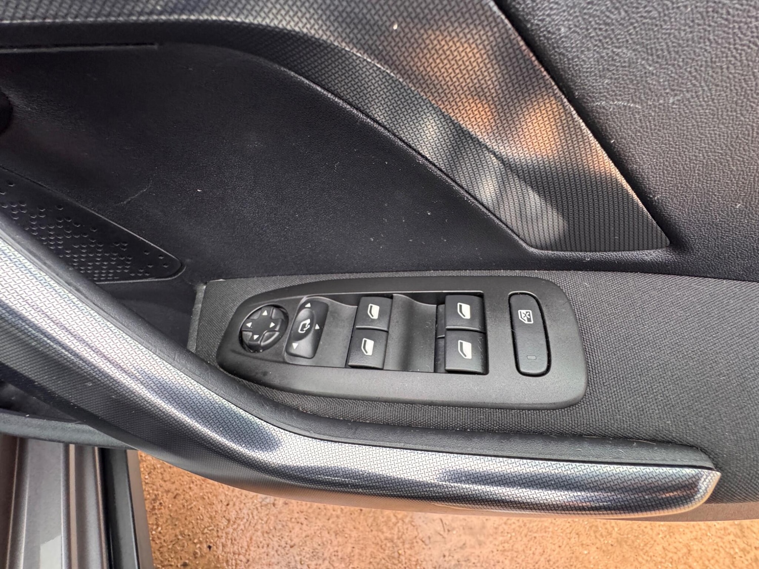 Used Peugeot 2008 2017 for sale - 77253604: Photo 39