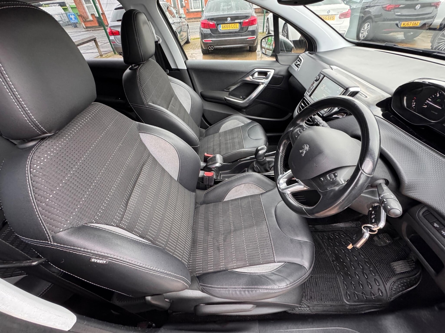 Used Peugeot 2008 2017 for sale - 77253604: Photo 4