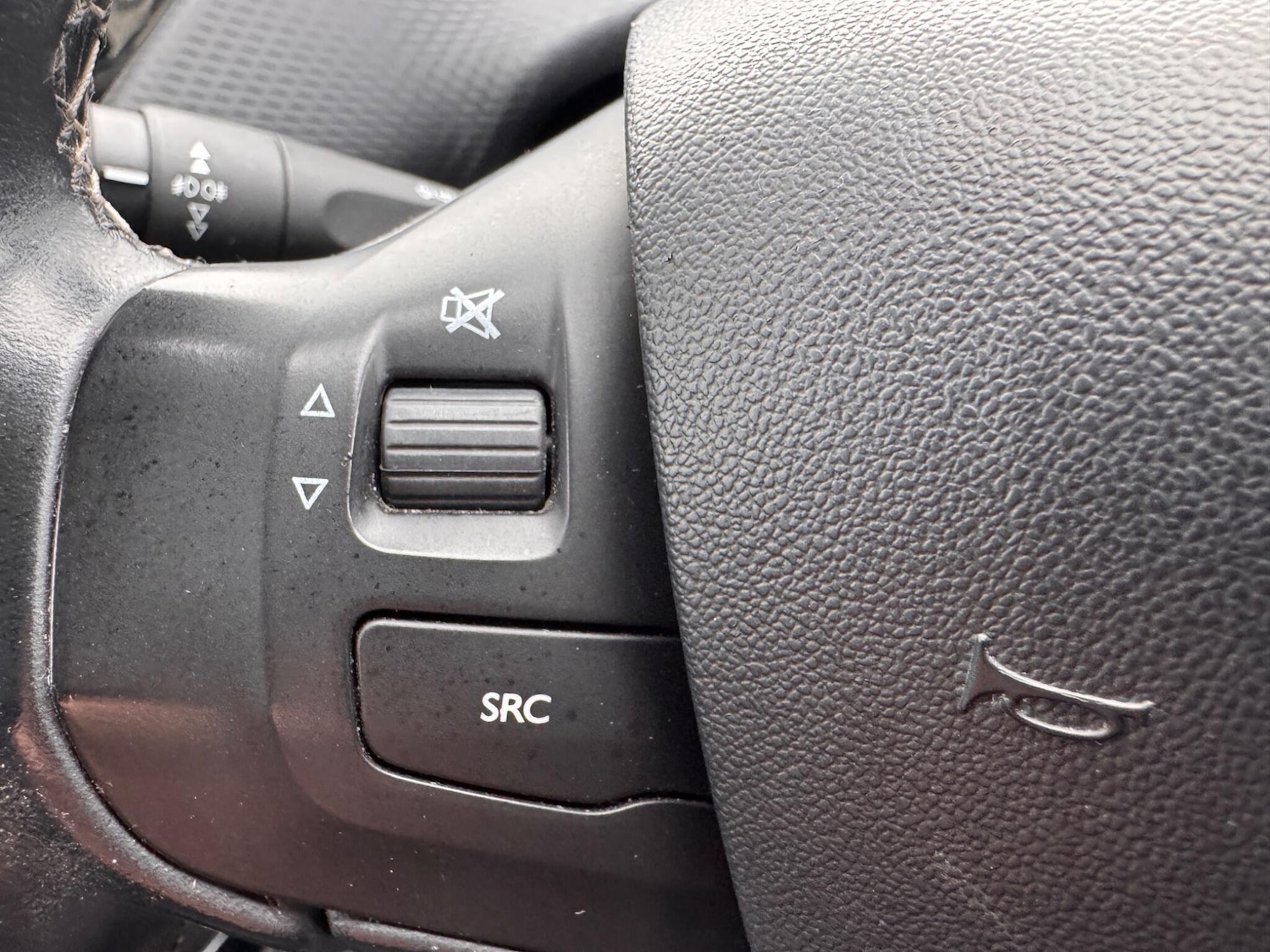 Used Peugeot 2008 2017 for sale - 77253604: Photo 40