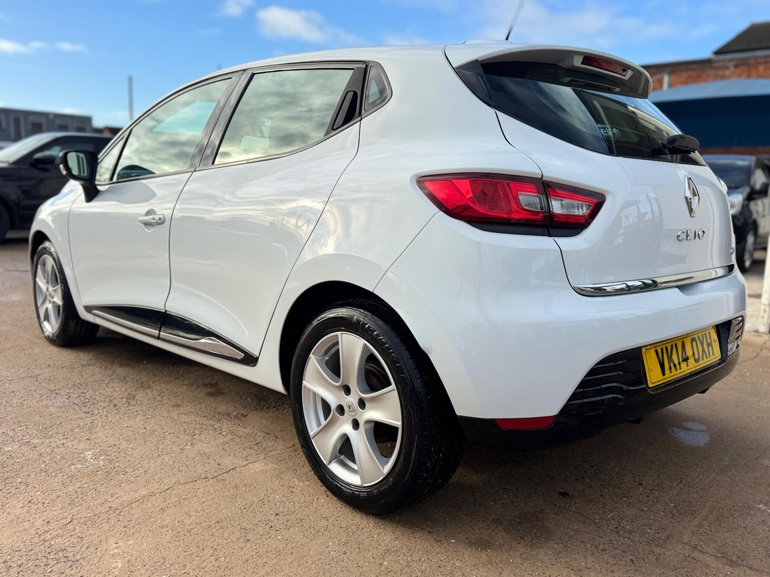 Used Renault Clio 2014 for sale - 76689296: Photo 16