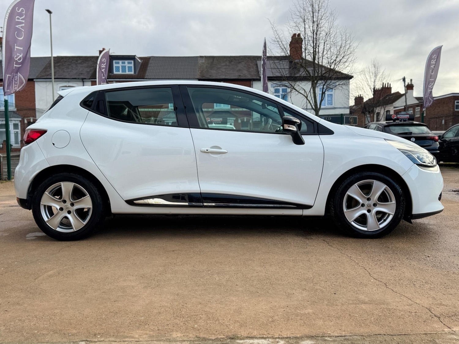 Used Renault Clio 2014 for sale - 76689296: Photo 22