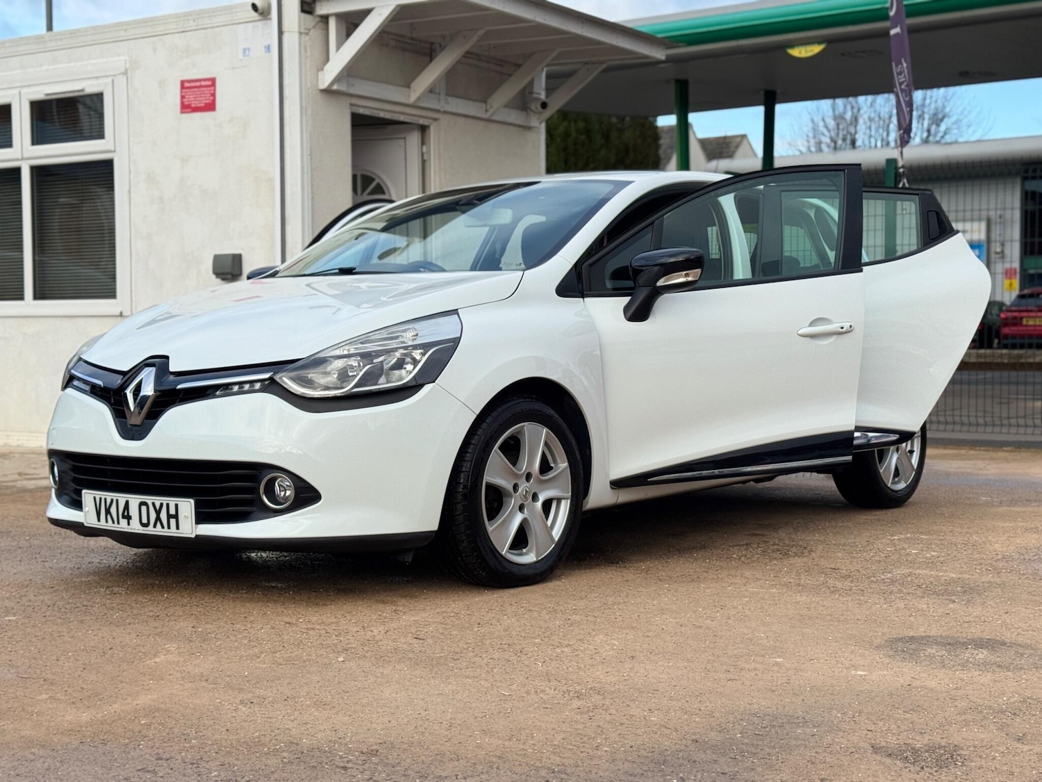 Used Renault Clio 2014 for sale - 76689296: Photo 25