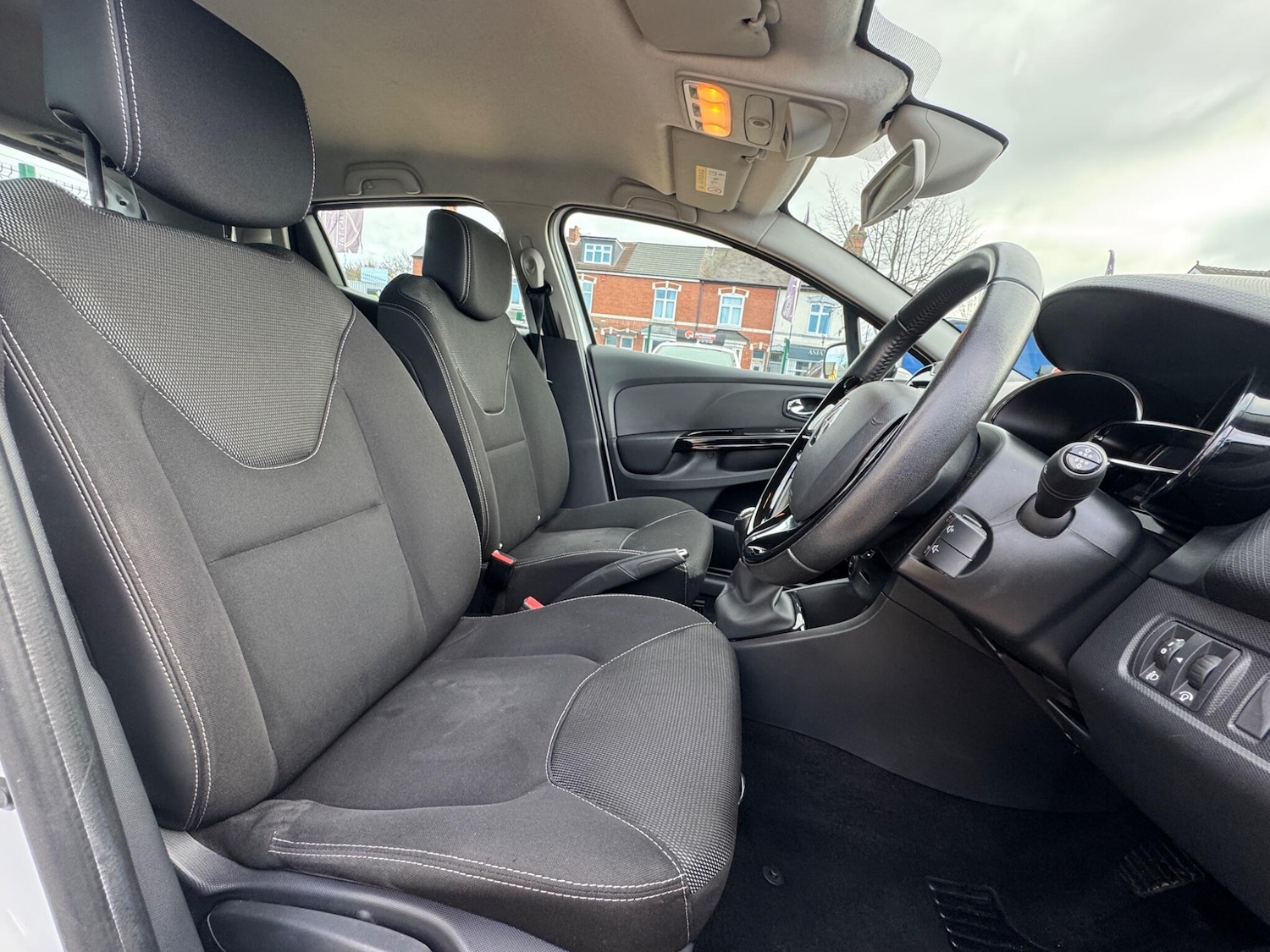 Used Renault Clio 2014 for sale - 76689296: Photo 29