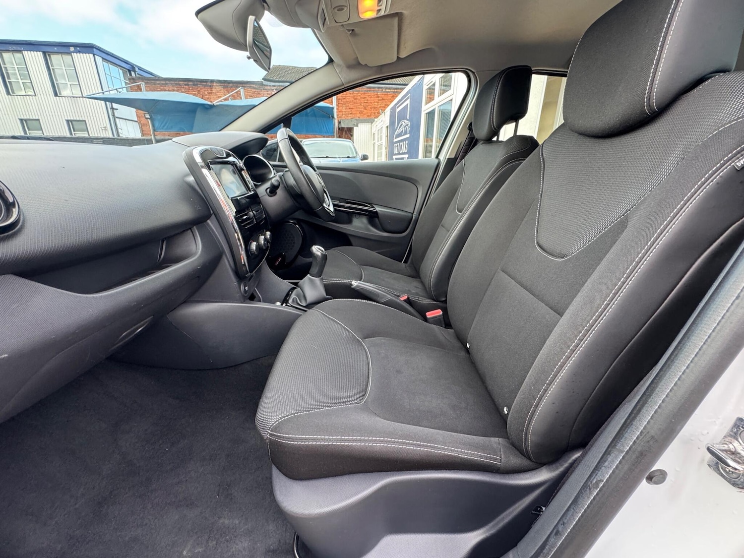 Used Renault Clio 2014 for sale - 76689296: Photo 31