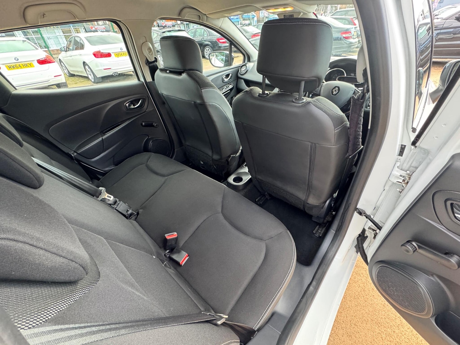 Used Renault Clio 2014 for sale - 76689296: Photo 35