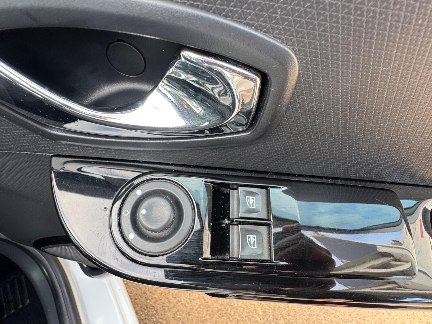 Used Renault Clio 2014 for sale - 76689296: Photo 38