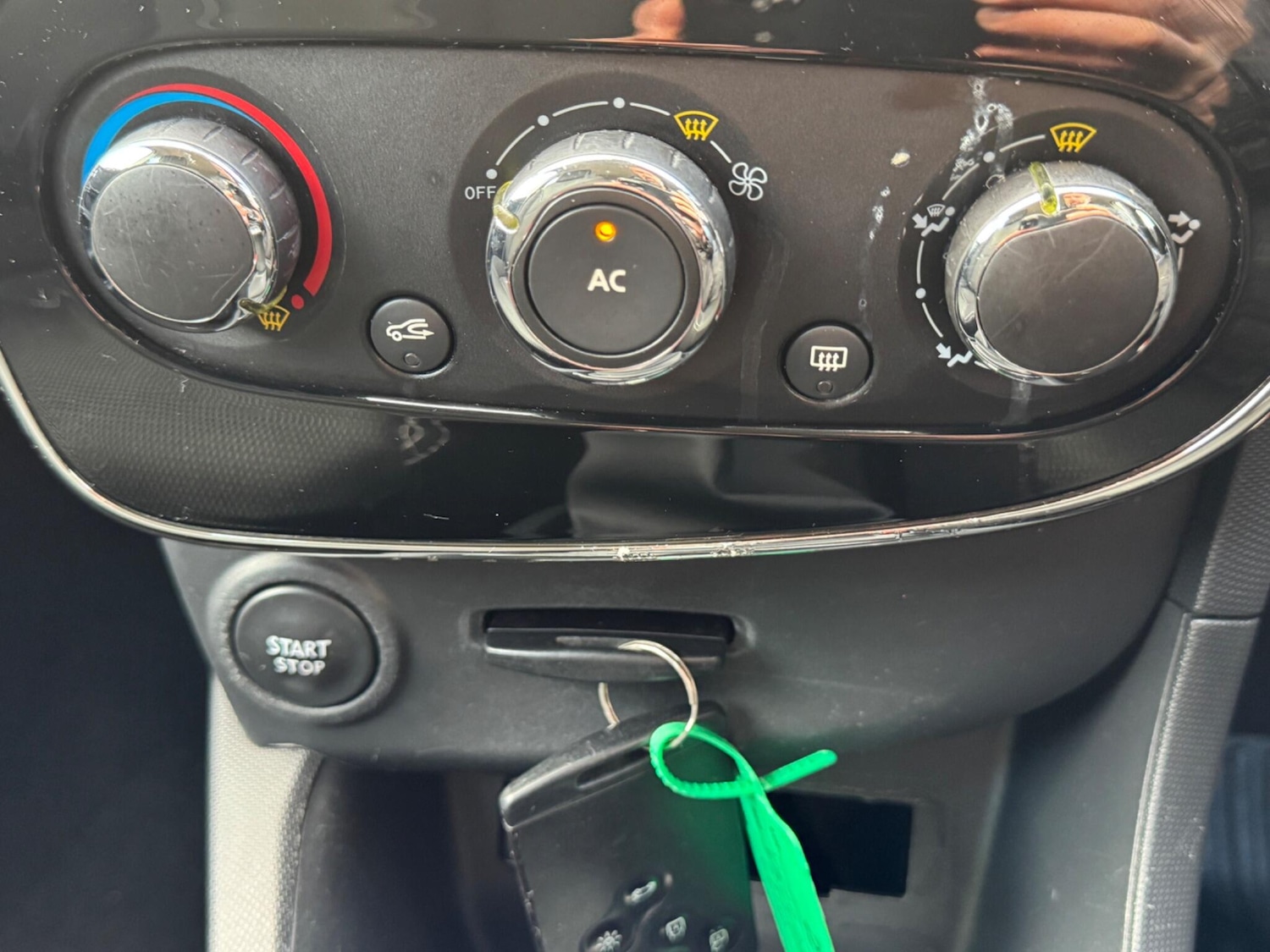 Used Renault Clio 2014 for sale - 76689296: Photo 43