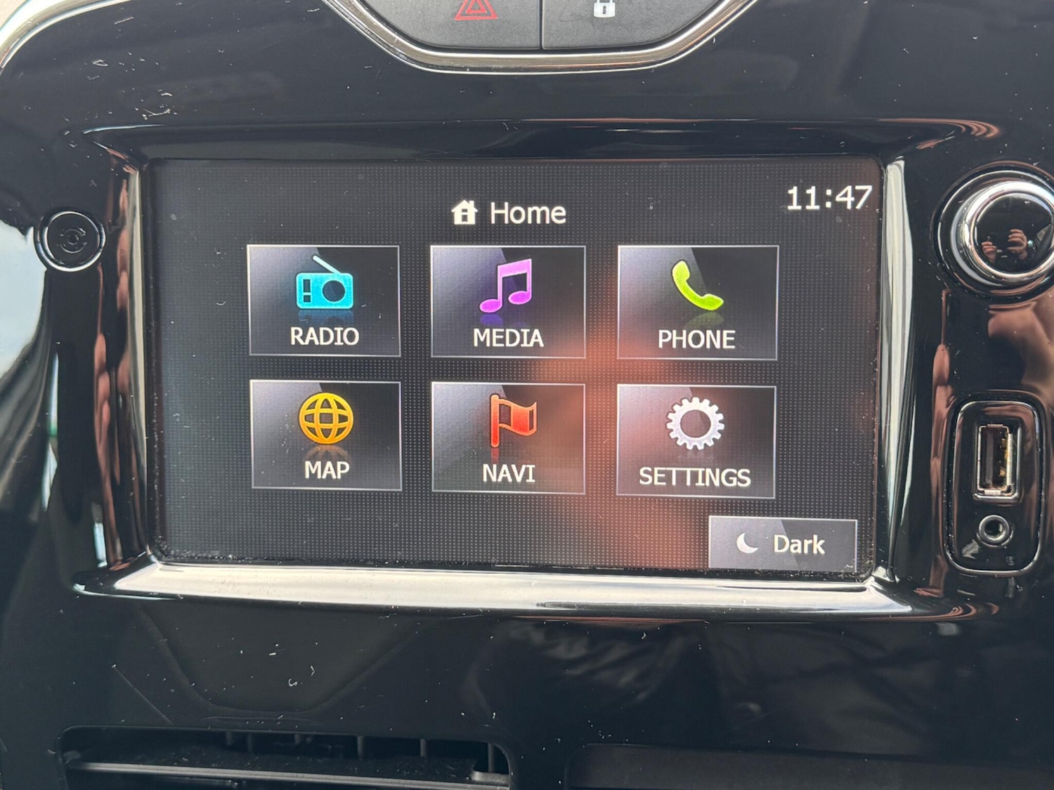 Used Renault Clio 2014 for sale - 76689296: Photo 5